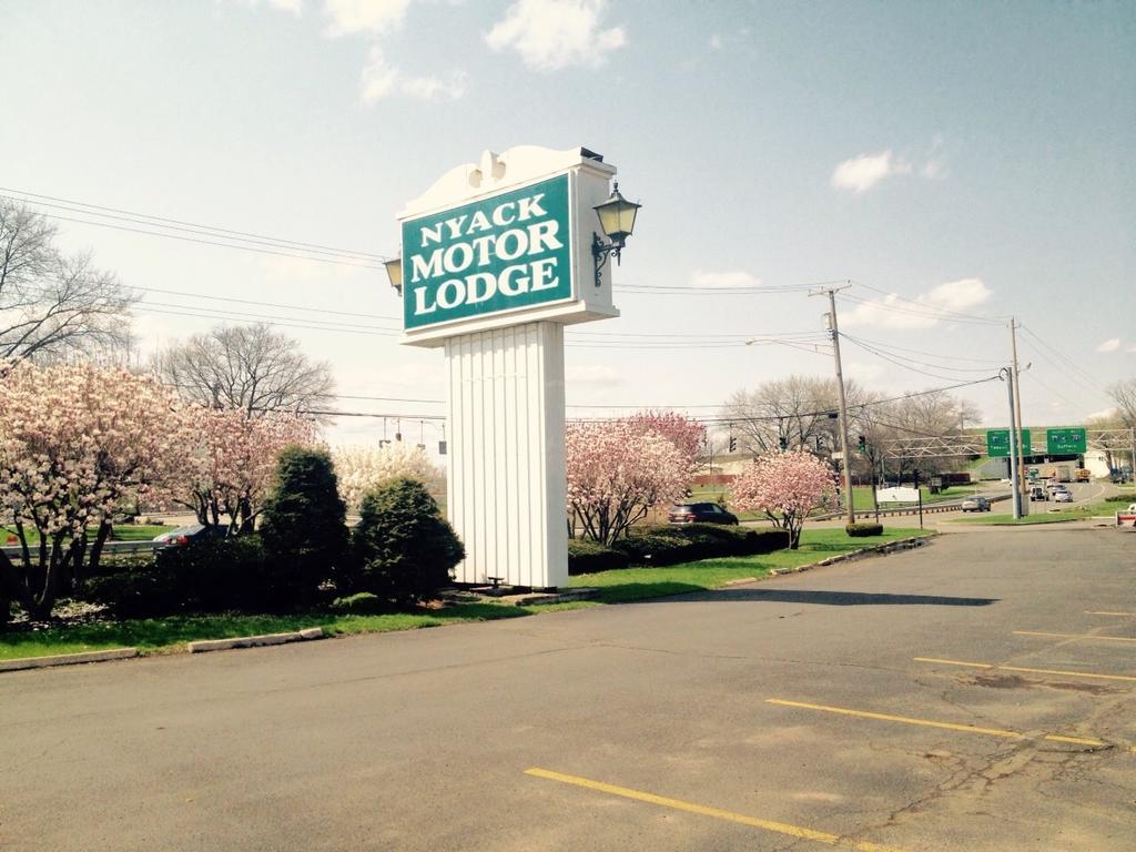 Tappan Zee Hotel West Nyack ภายนอก รูปภาพ